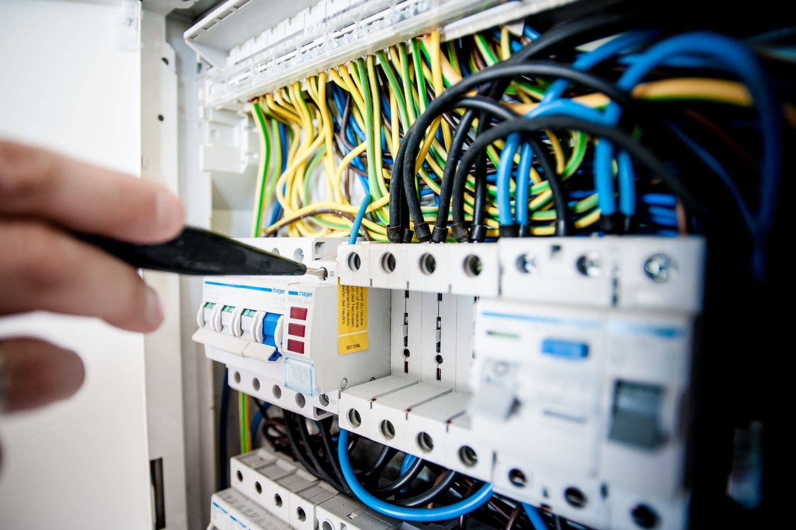 Équipement électrique et installation technique